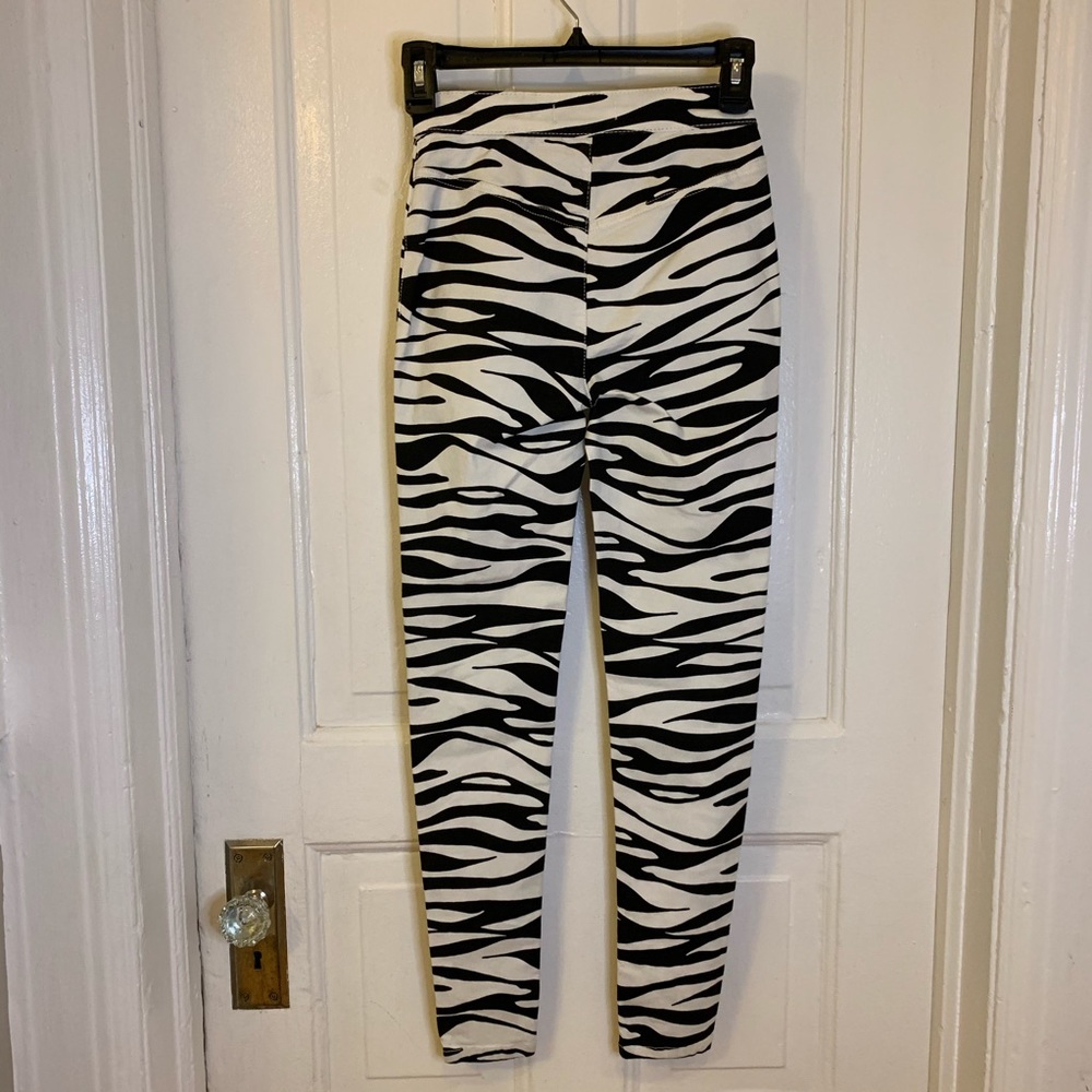 Free People Belle Printed Skinny Pants 🖤🤍 - Picture 4 of 12